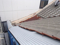 屋根補修工事・壁の板金ばり