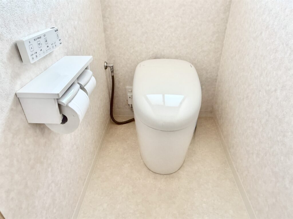冷たいタイル張りのトイレを一新！TOTO  ネオレストRS1
